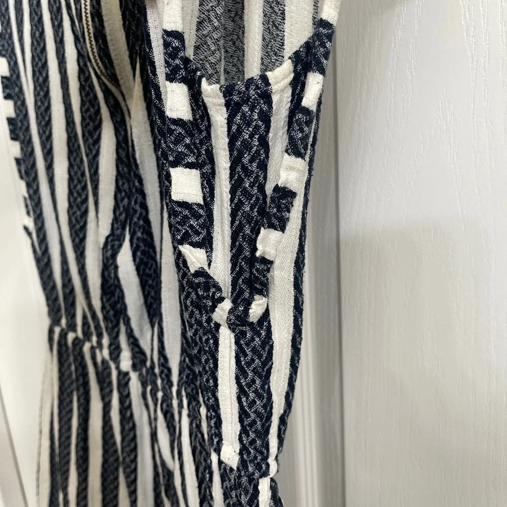 Universal Thread Romper Women's M Navy Blue Cream Striped Sleeveless - Picture 5 of 6